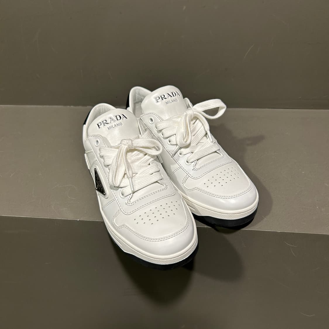 프라다 다운타운 퍼포레이티드 스니커즈 상품이미지3