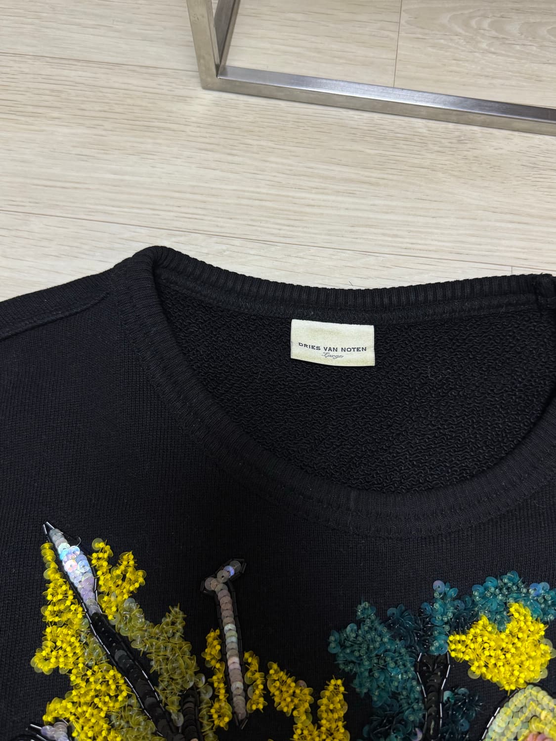 드리스반노튼 플라워 비즈 맨투맨 L 상품이미지8