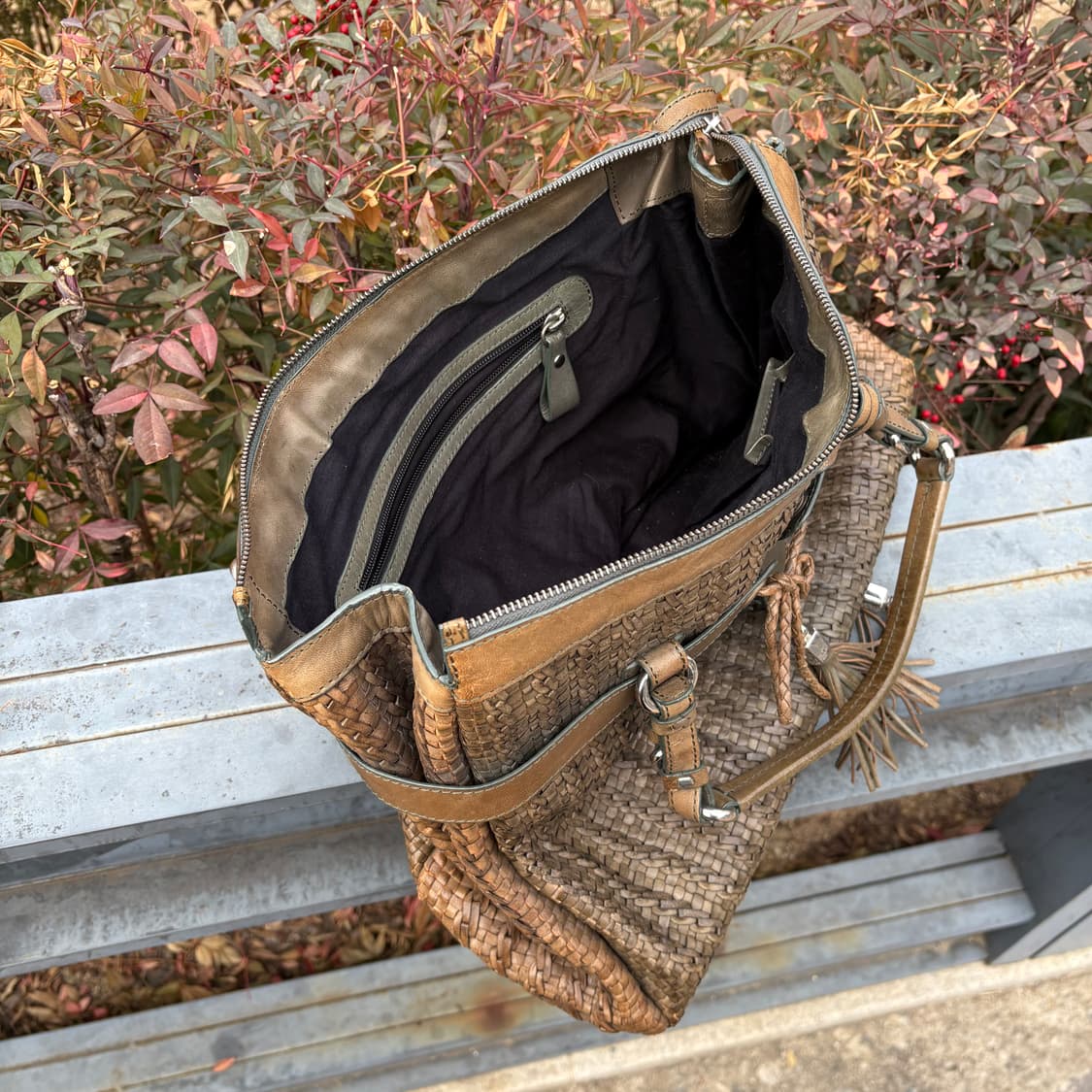 에스카다 브라운 베이지 우븐 레더 테슬 토트백 상품이미지9