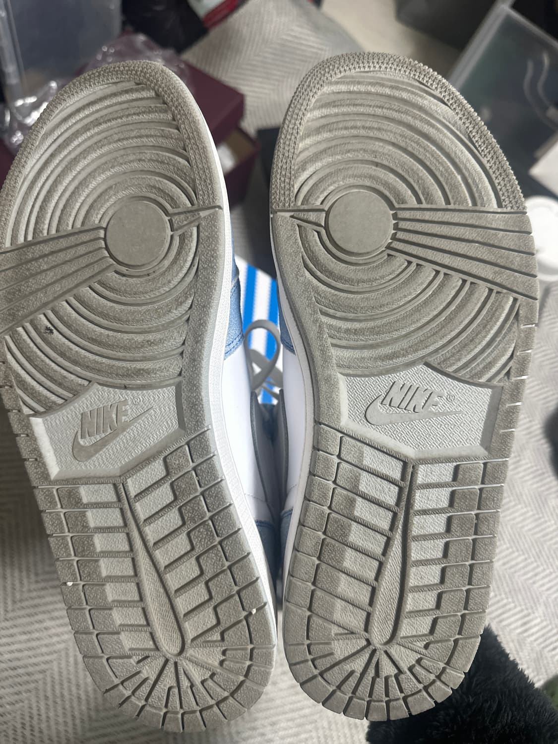 나이키 조던1 하이 하이퍼로얄 275 판매합니다 상품이미지4