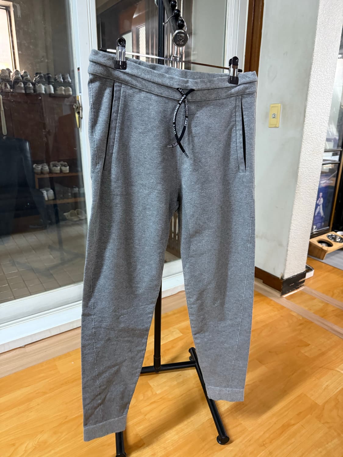 안냐세여 리바이스 28사이즈 트레이닝복 하의 판매합니다 상품이미지1