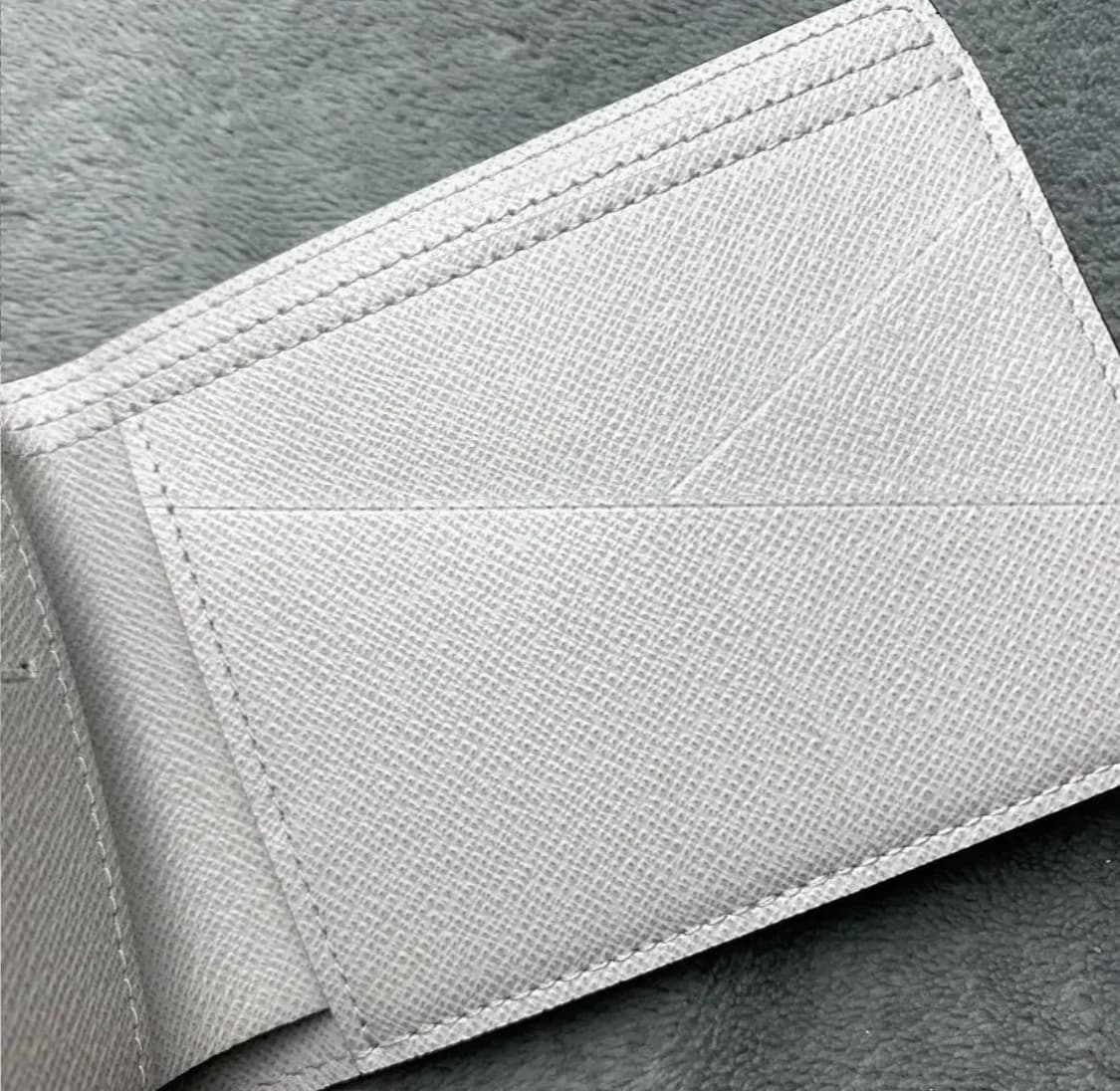 루이비통 한정판 안타르티카 회이트 반지갑 상품이미지5