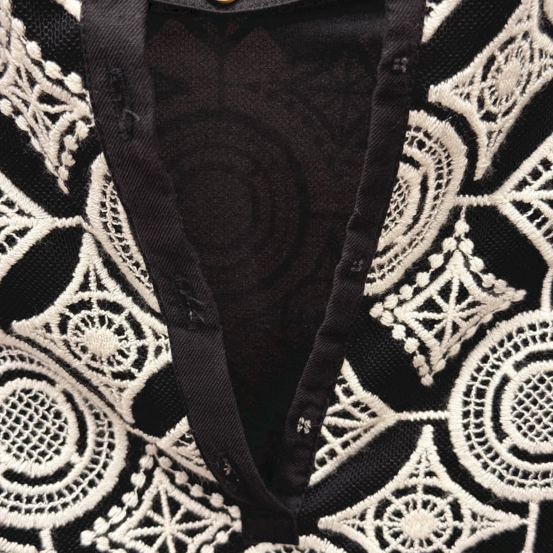 폴스미스 미니 원피스 기하학 자수 레이스 패턴 디테일 블랙 배색 상품이미지9