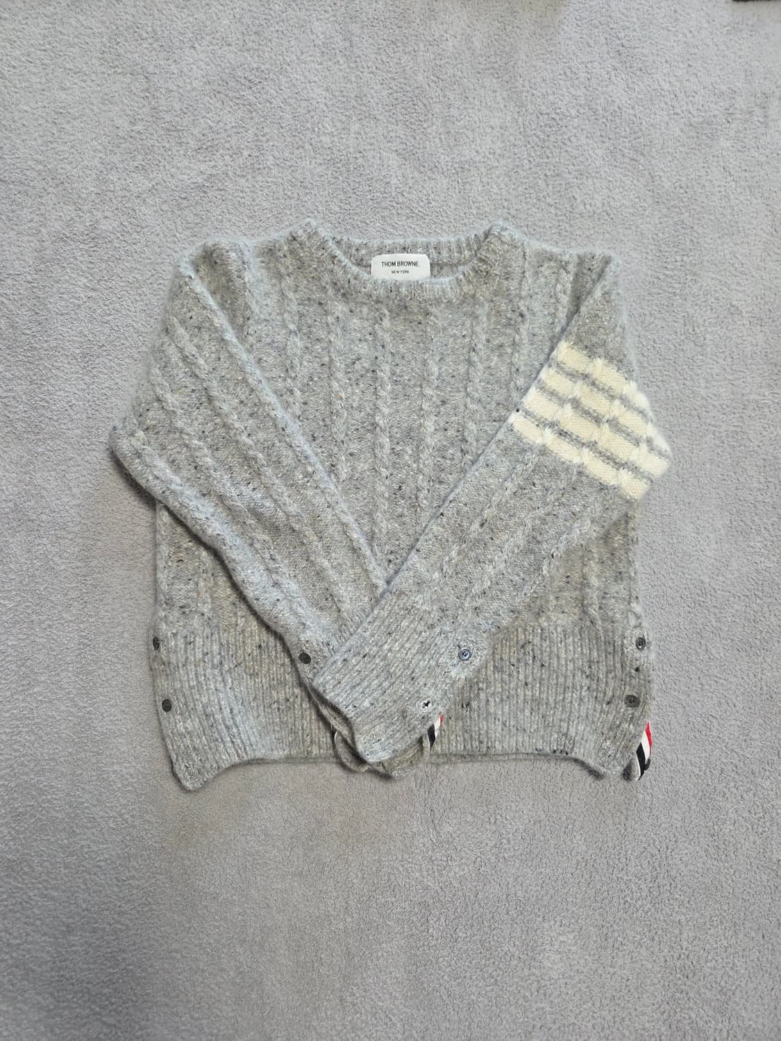 [정품/3사이즈] 톰브라운 사선 완장 니트 그레이 상품이미지1