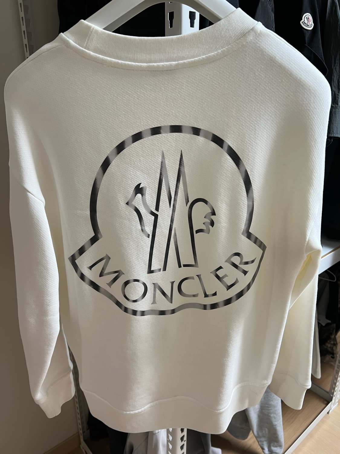 몽클레르 로고 스웨트셔츠 화이트 22FW 상품이미지4