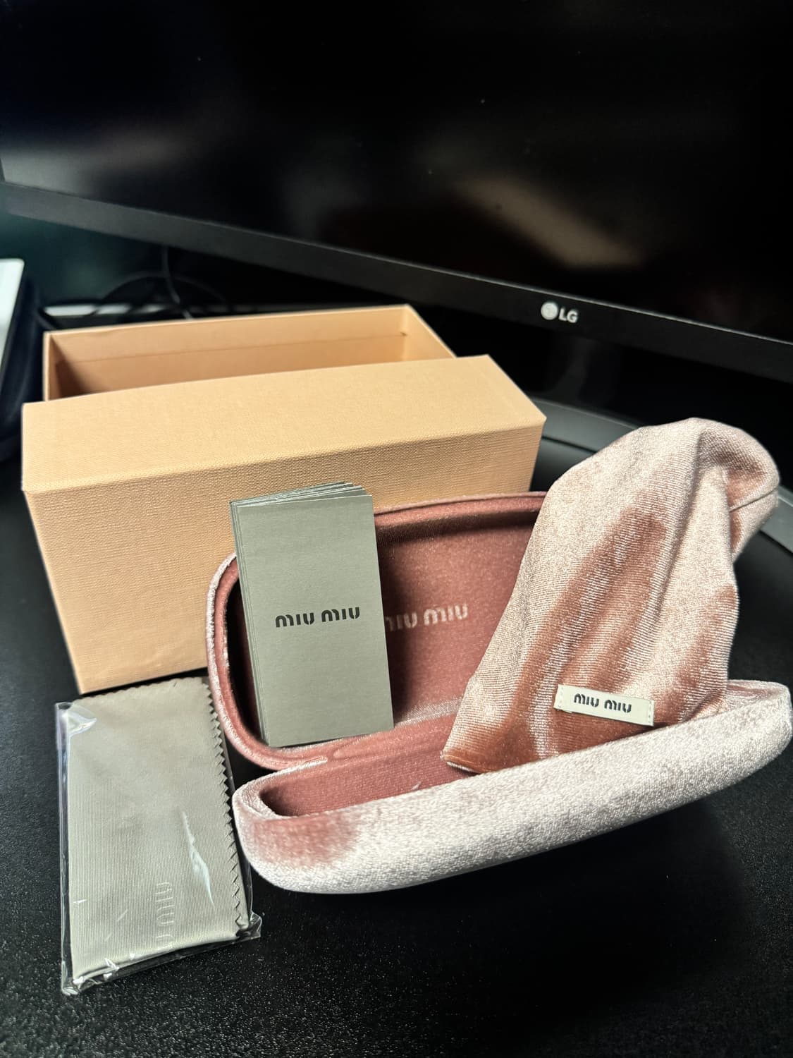 미우미우 리가드 선글라스 슬레이트 그레이 렌즈 상품이미지5