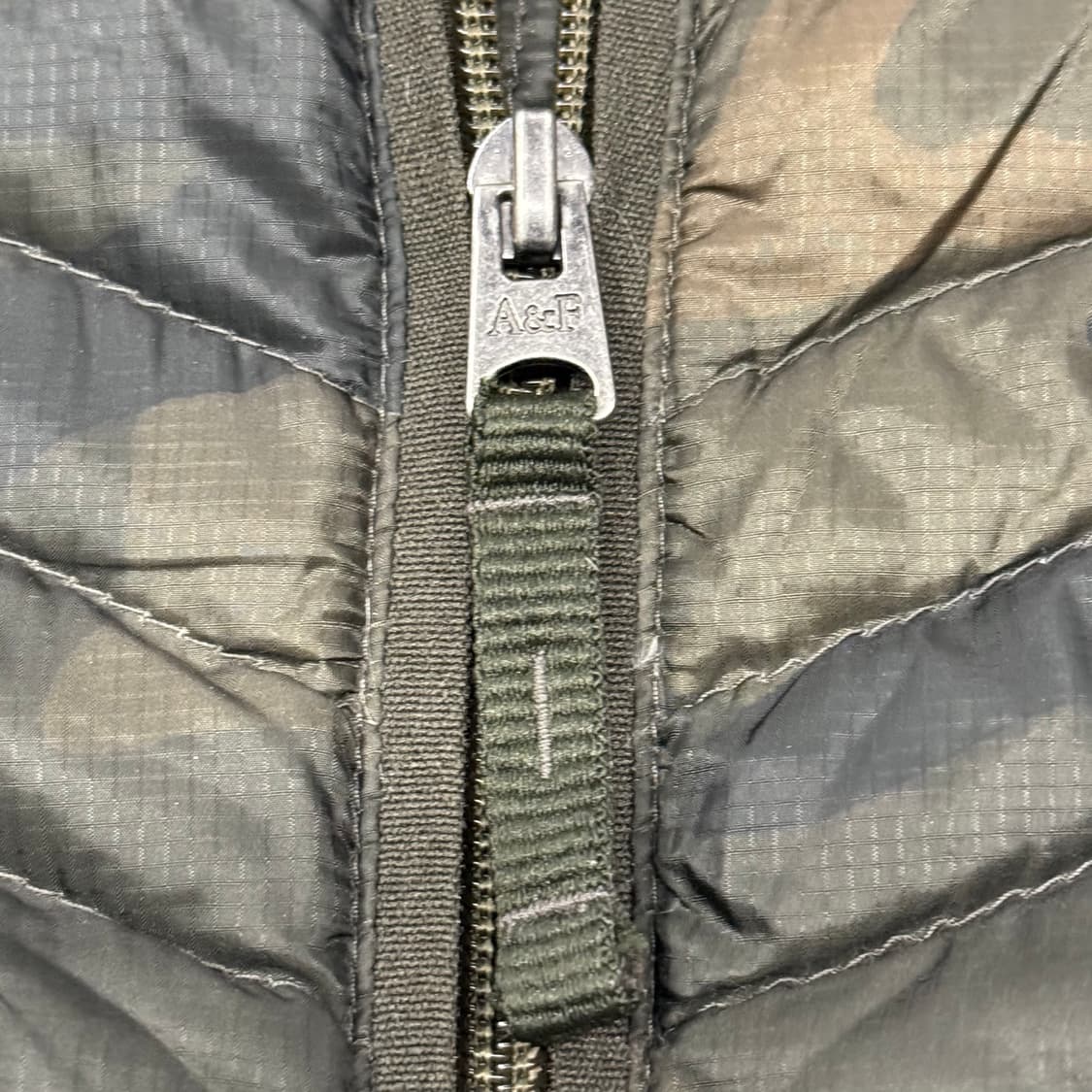 아베크롬비 카키 카모 밀리터리 경량 숏패딩 상품이미지7