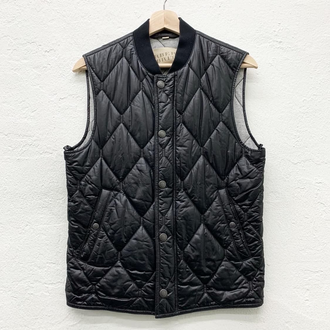 버버리 블랙 퀄팅 패딩 베스트 상품이미지2