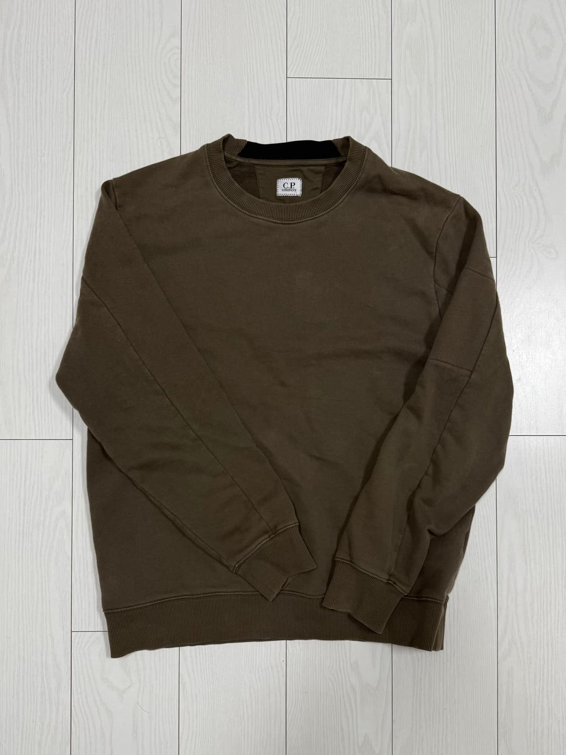 CP 컴퍼니 맨투맨 카키 L 상품이미지1