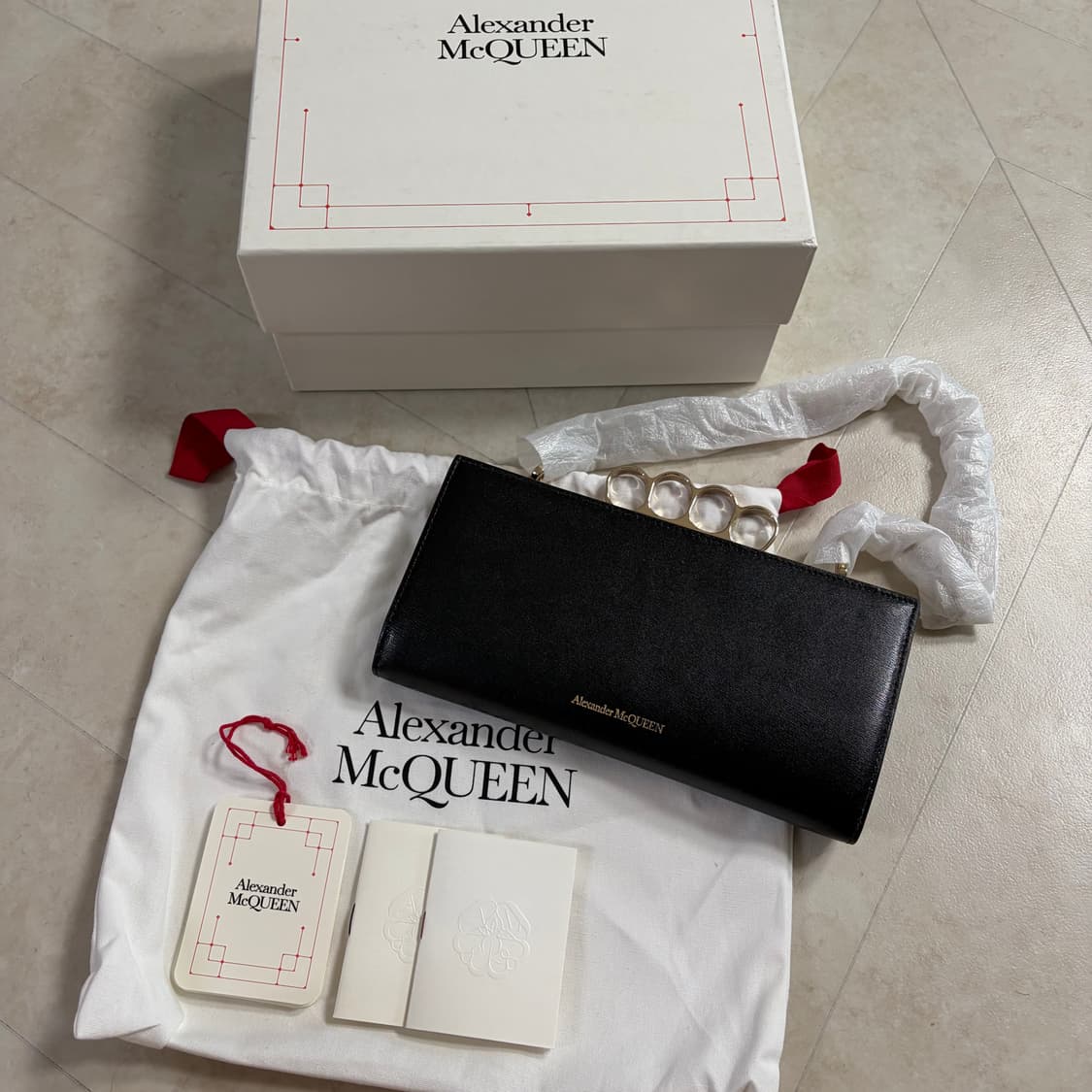 [새상품]알렉산더맥퀸 포링 너클 체인 클러치백 블랙 상품이미지1