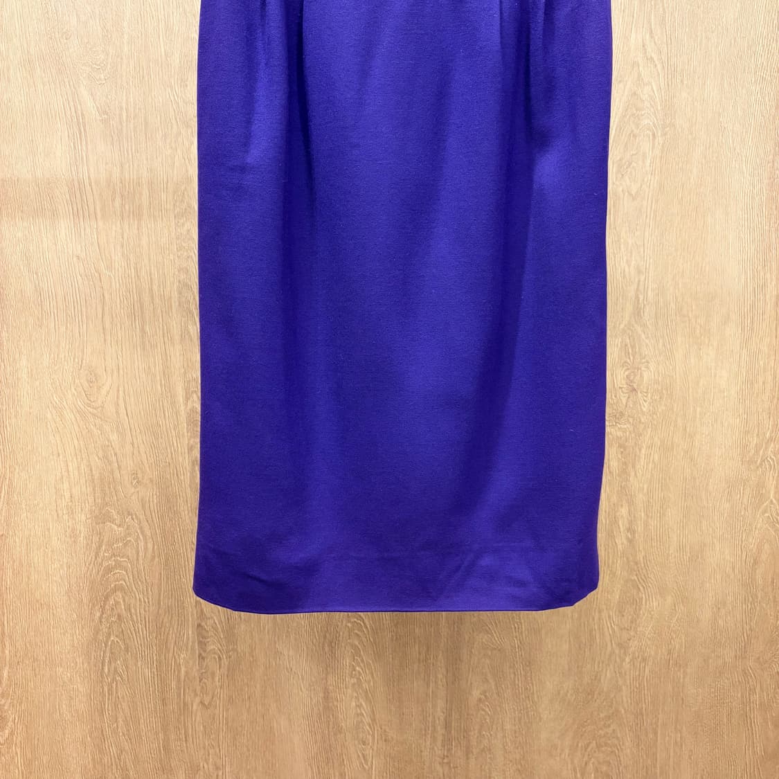 셀린느 미디 스커트 클래식 펜슬 실루엣 세로 절개 센터 슬릿 디테일 퍼플 상품이미지5