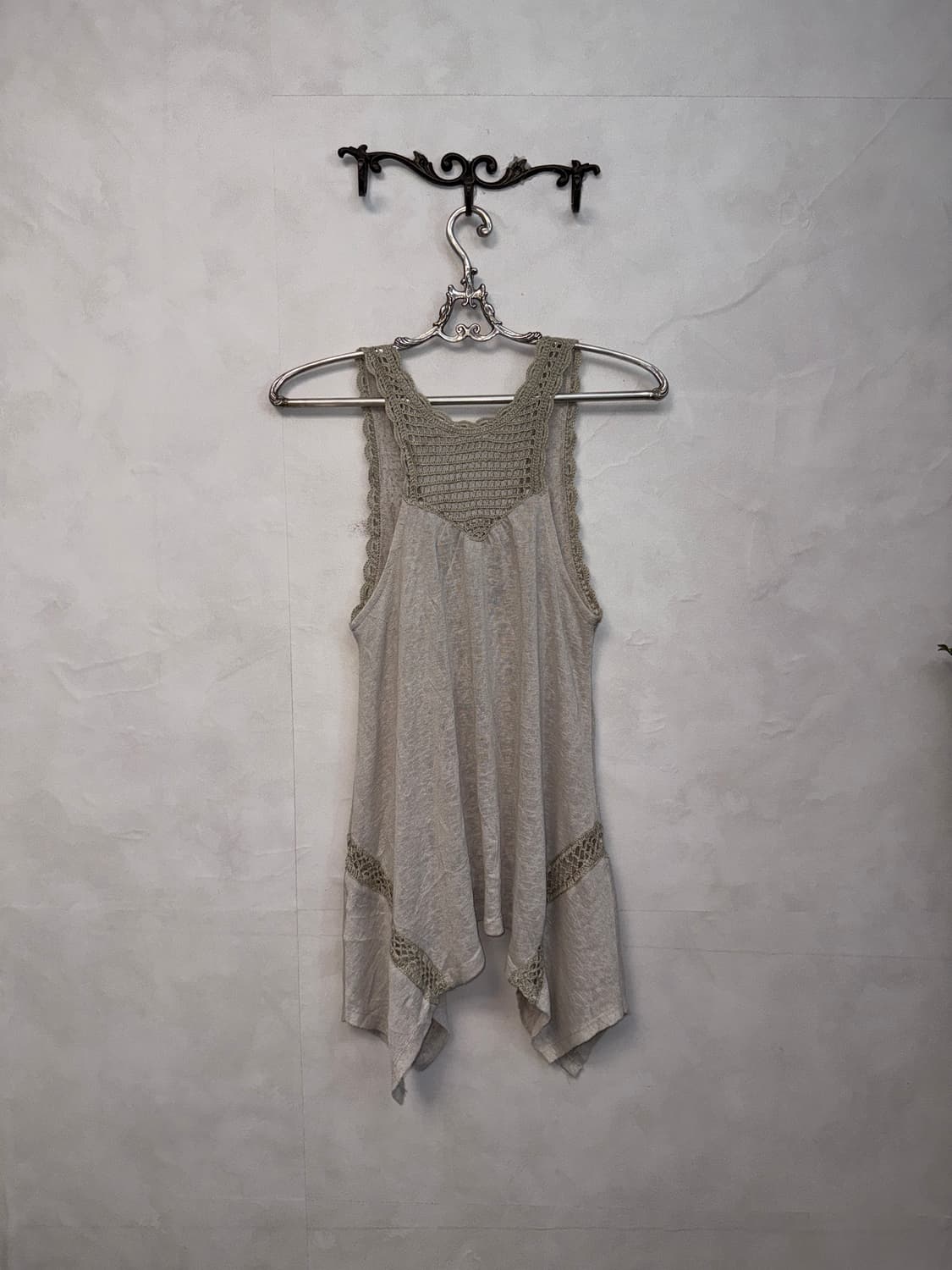 Ash beige crochet laceup unbalance 슬리브리스 상품이미지3