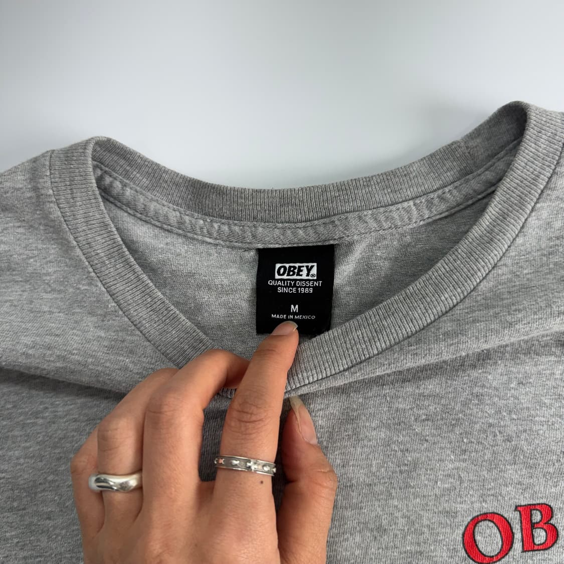 Obey 오베이 백 포인트 로고 그레이 반팔  상품이미지5