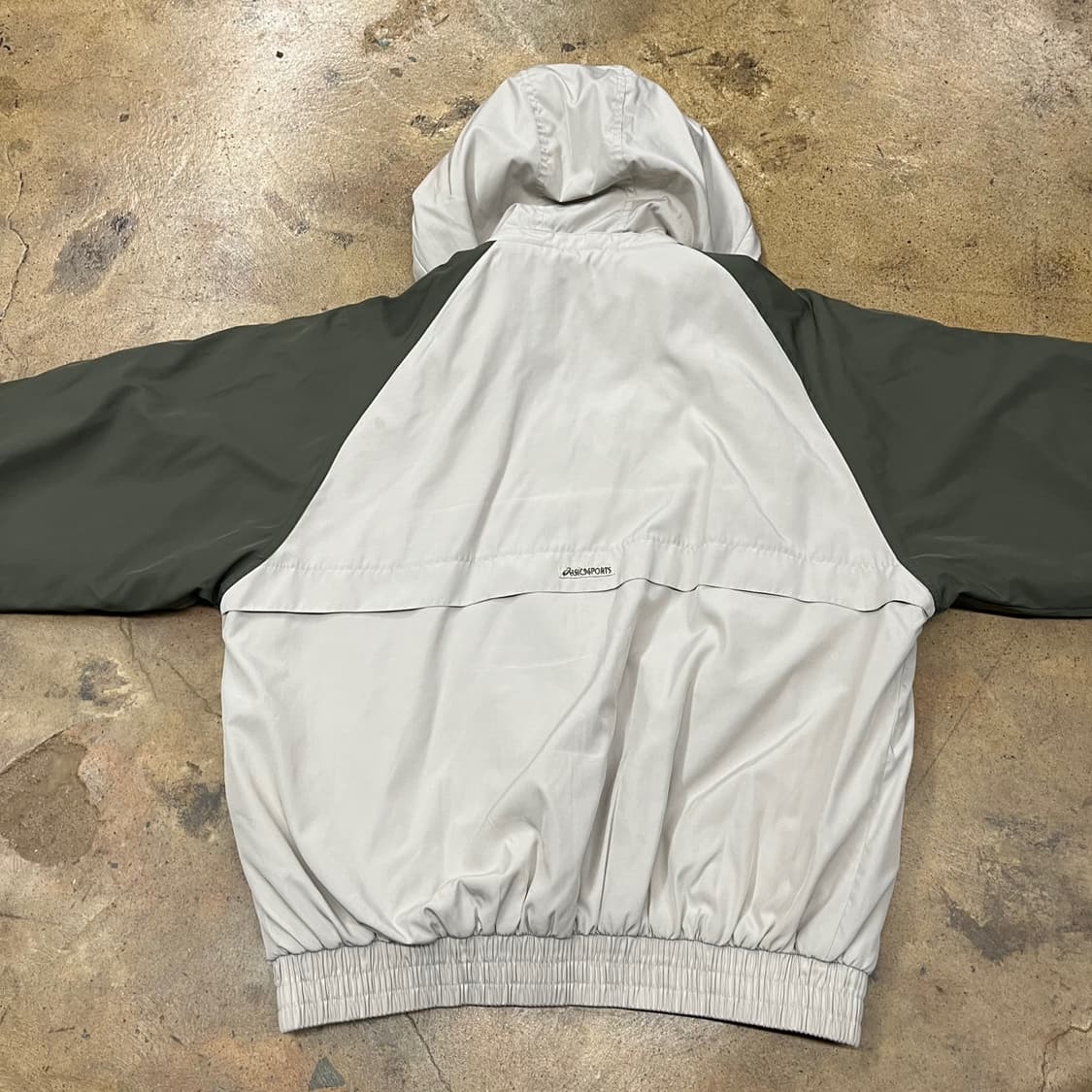 [정품/100] 아식스 바람막이 후드 집업 점퍼 그레이 카키 b19 상품이미지4