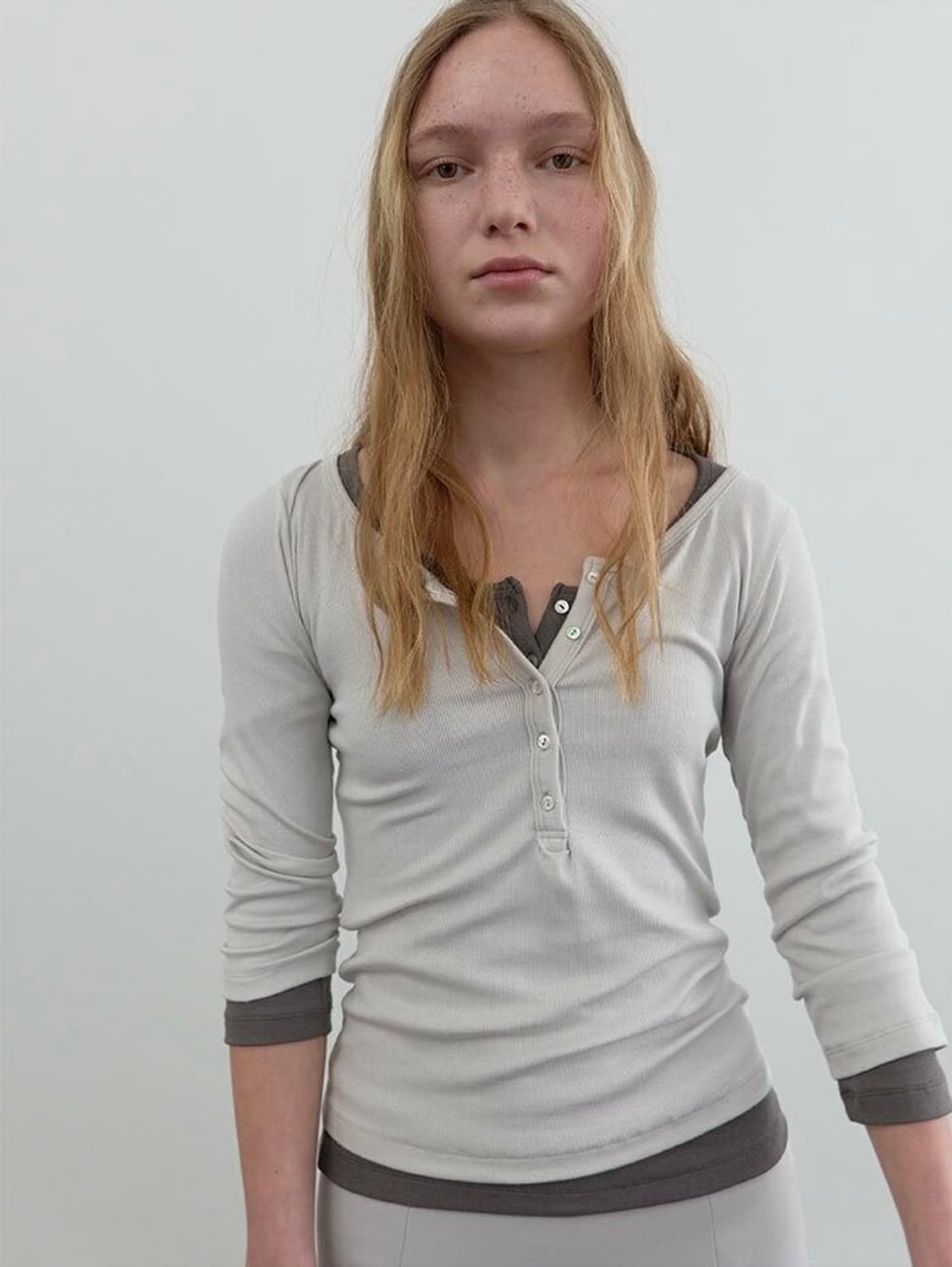 리포스 헨리넥 티셔츠 판매합니다. 상품이미지2