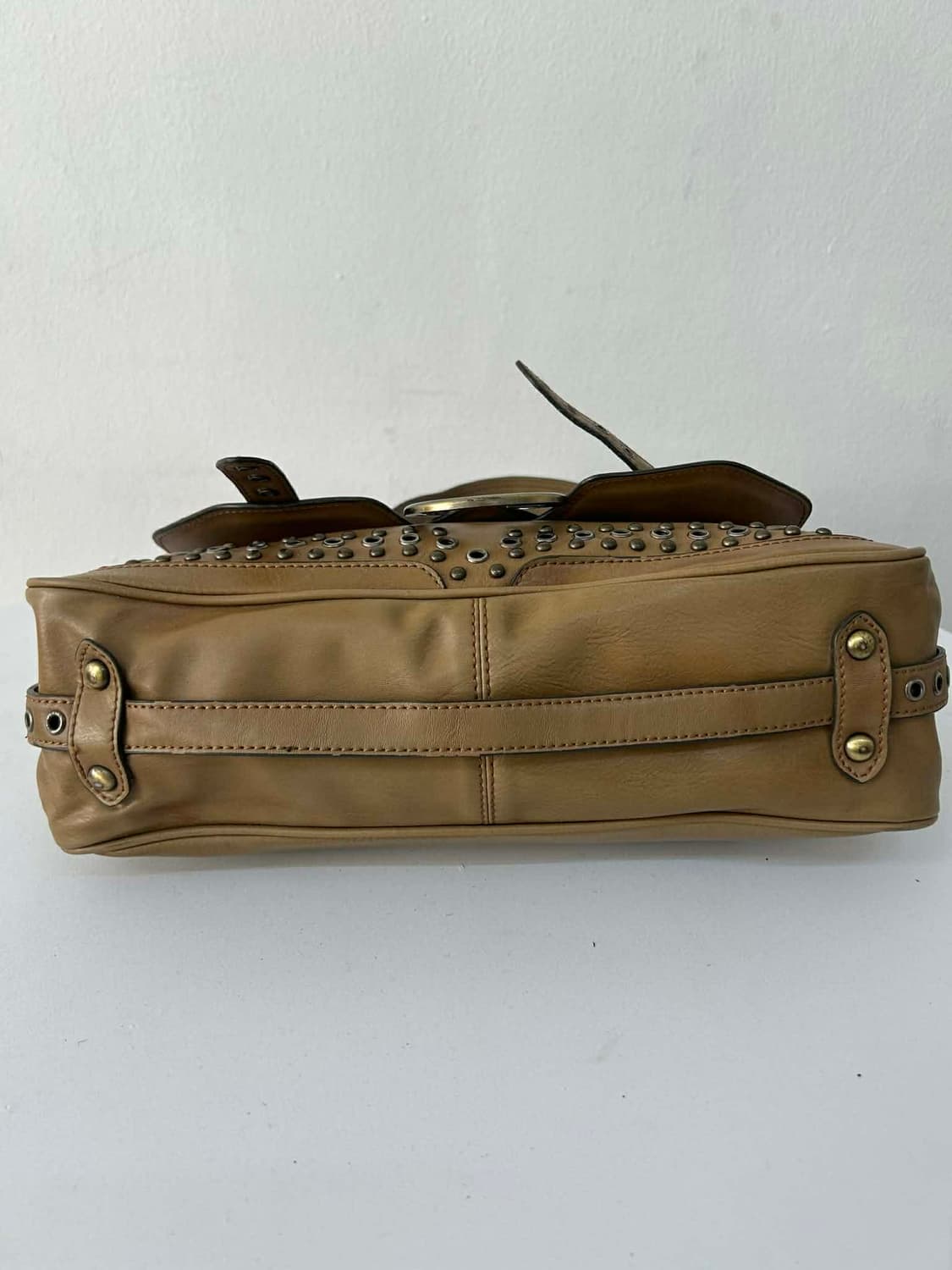 빈티지 게스 Y2k 스터드 링 버클 플랩 토트 숄더백 상품이미지5