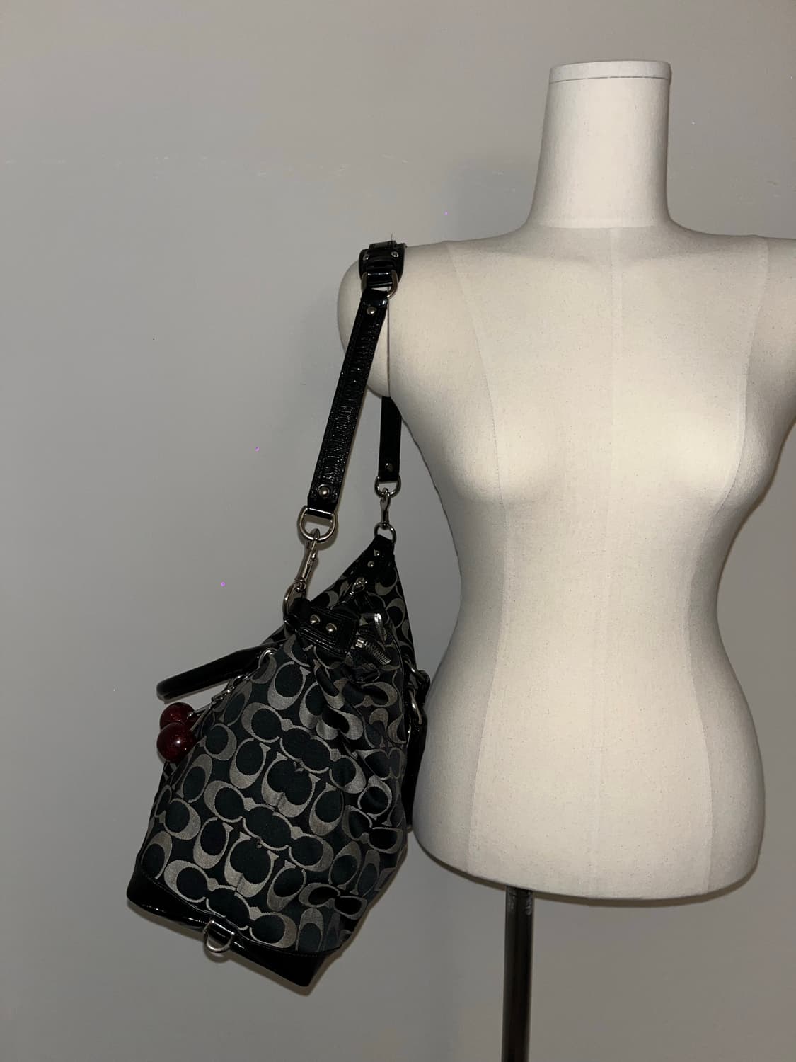 Coach Cookie and Cream Shoulder Bag 상품이미지5