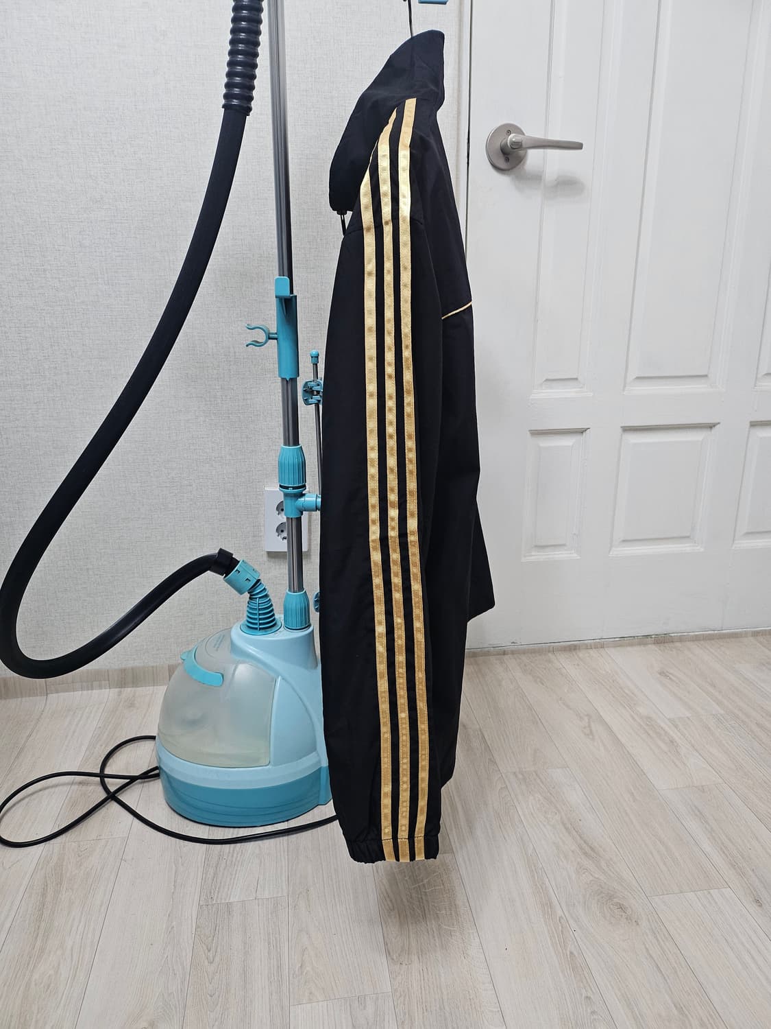 (105~110)XL 아디다스 에센셜 [골드금장] 트랙탑 우븐 바람막이 상품이미지4