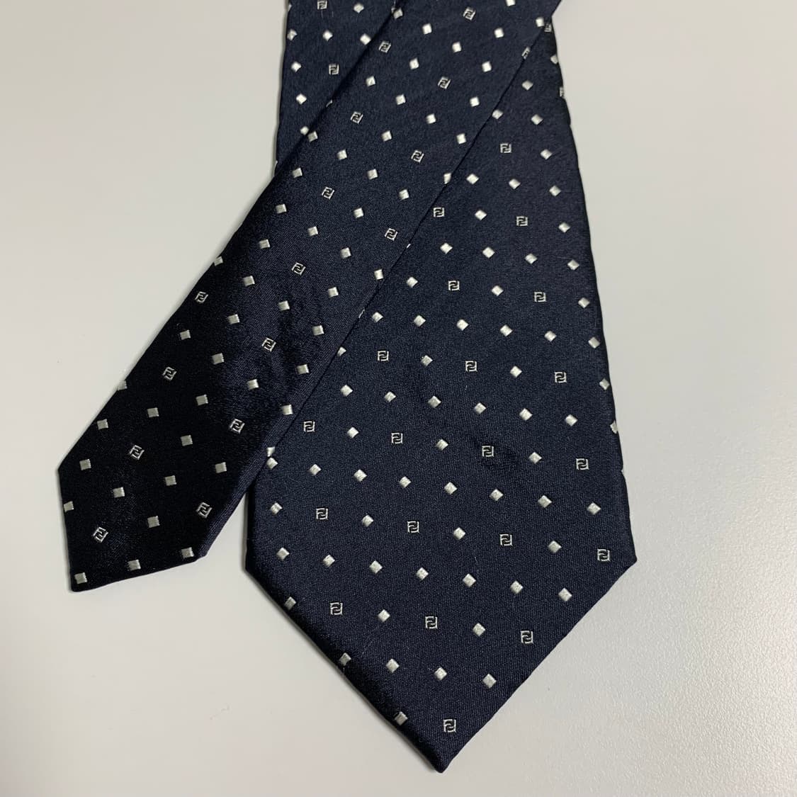 펜디(FENDI) FF모노그램 명품넥타이 신형라벨 진남색컬러 8.9cm 상품이미지4