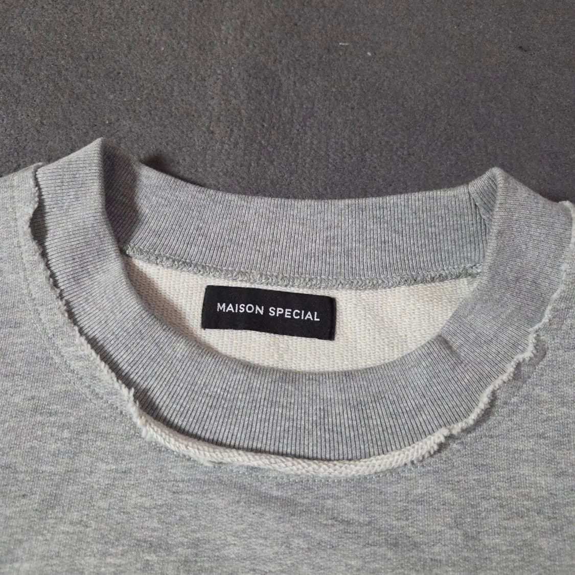 메종스페셜 폼 퍼프 풀오버 맨투맨 상품이미지7