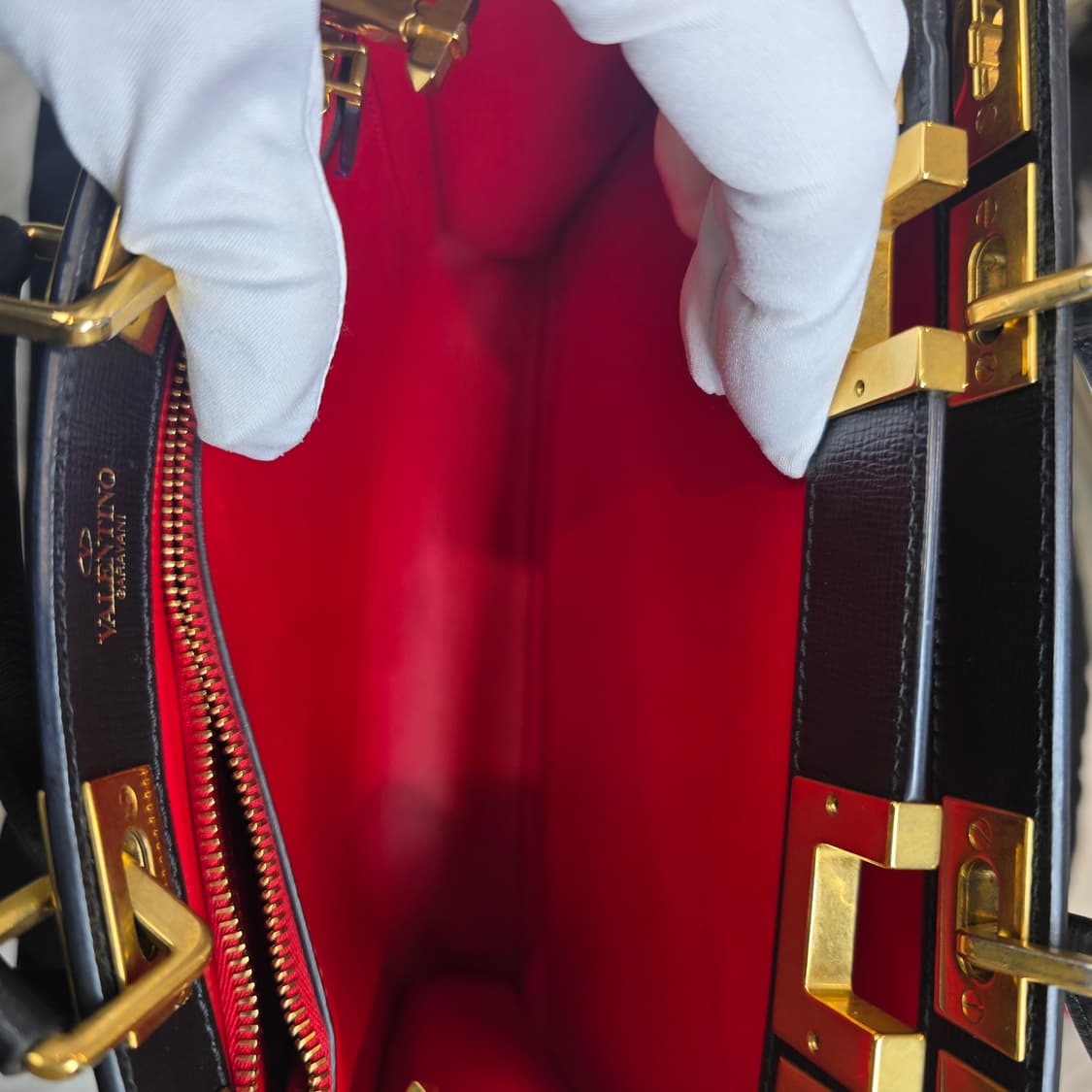 [중고/정품] 발렌티노 카프스킨 알코브 락스터드백 미디엄 상품이미지9