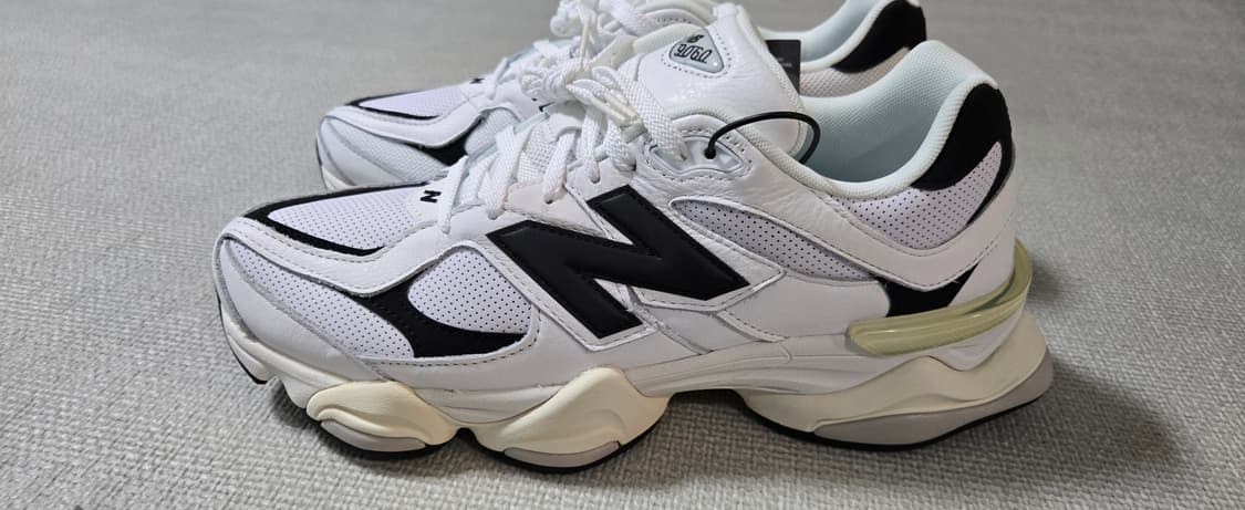 뉴발란스 9060 블랙화이트 290사이즈  상품이미지1