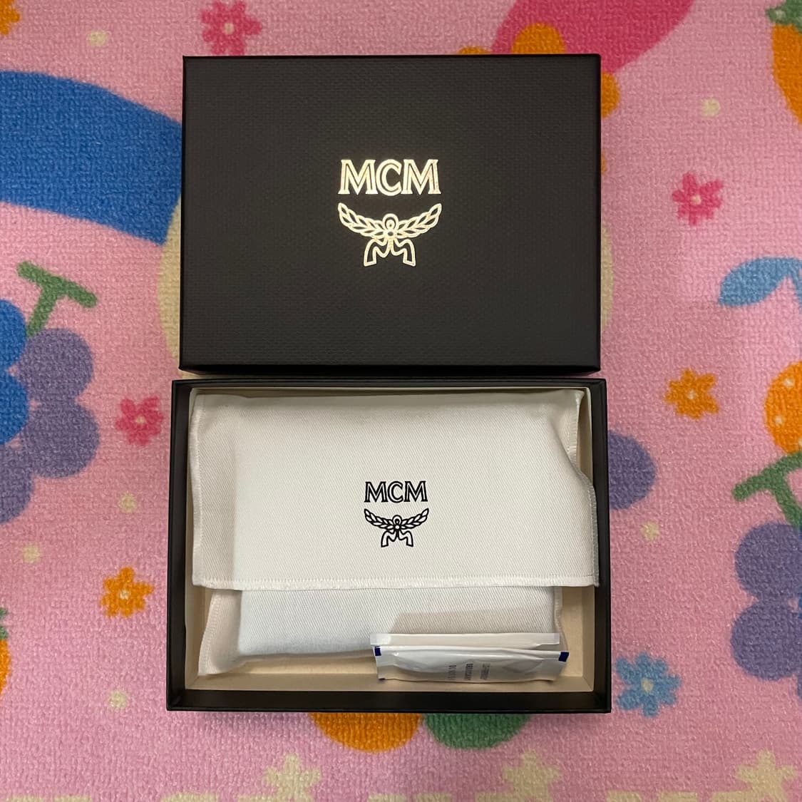 [새상품] 정품 MCM 비세토스 반지갑 블랙 상품이미지4