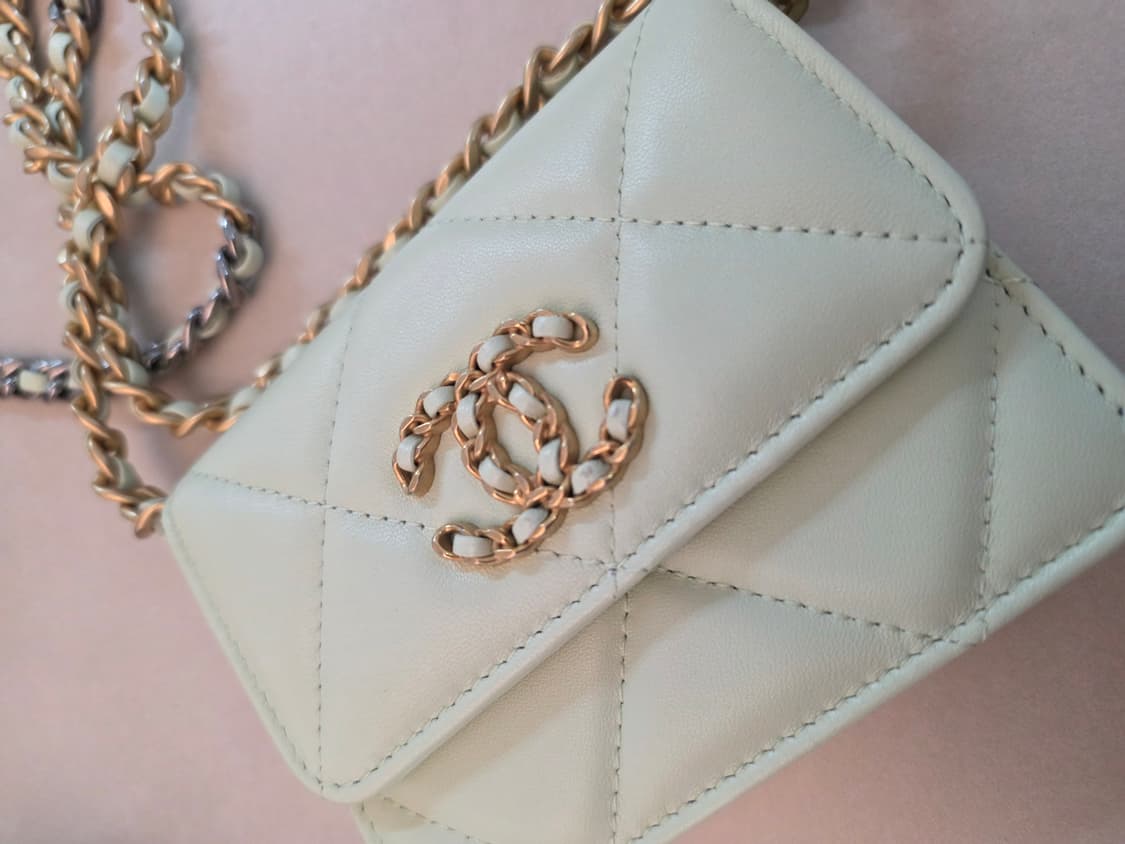 정품 샤넬 19 미니백 상품이미지4