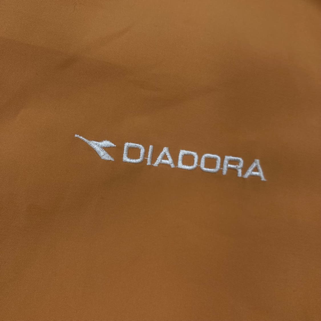 디아도라 믹스 컬러 스몰 로고 바람막이 상품이미지2
