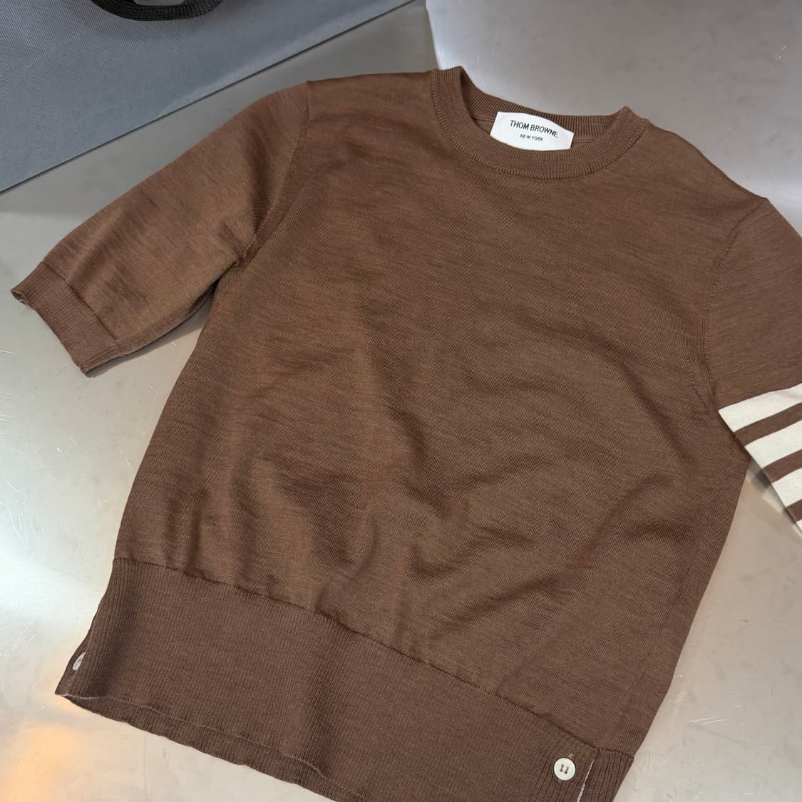 [리오브] 톰브라운 사선 메리노 울 니트 반팔 상품이미지3
