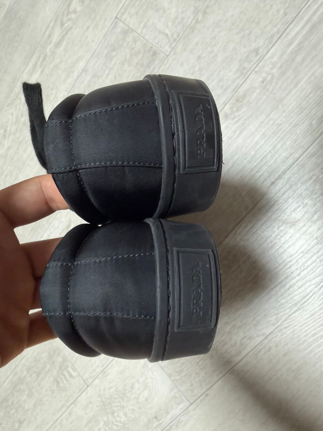     프라다 나일론 개버딘 트라이앵글 로고 스니커즈 상품이미지6