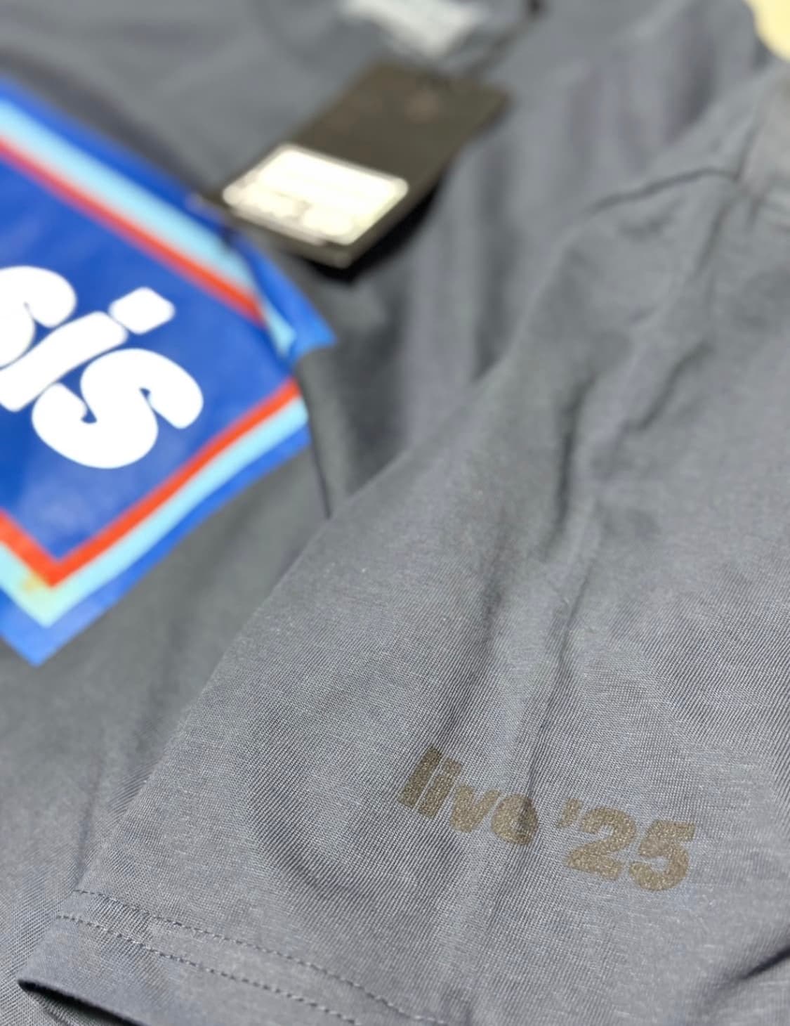 오아시스 라이브25 공식 96' 레트로 로고 티셔츠 다크네이비 상품이미지3