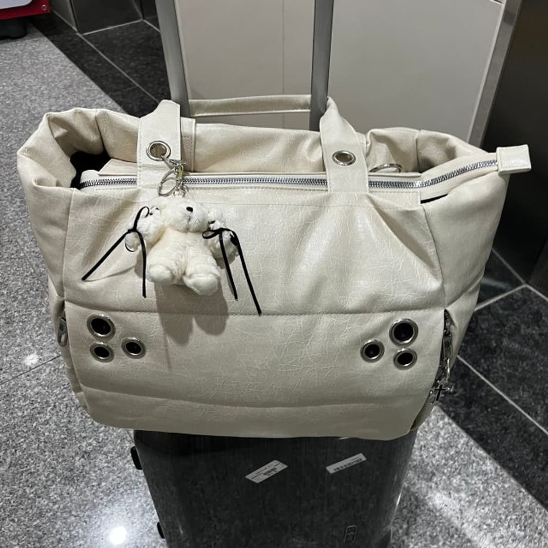 쿨사이드오브더필로우 MY EYELET TRAVEL BAG 크림색 상품이미지10