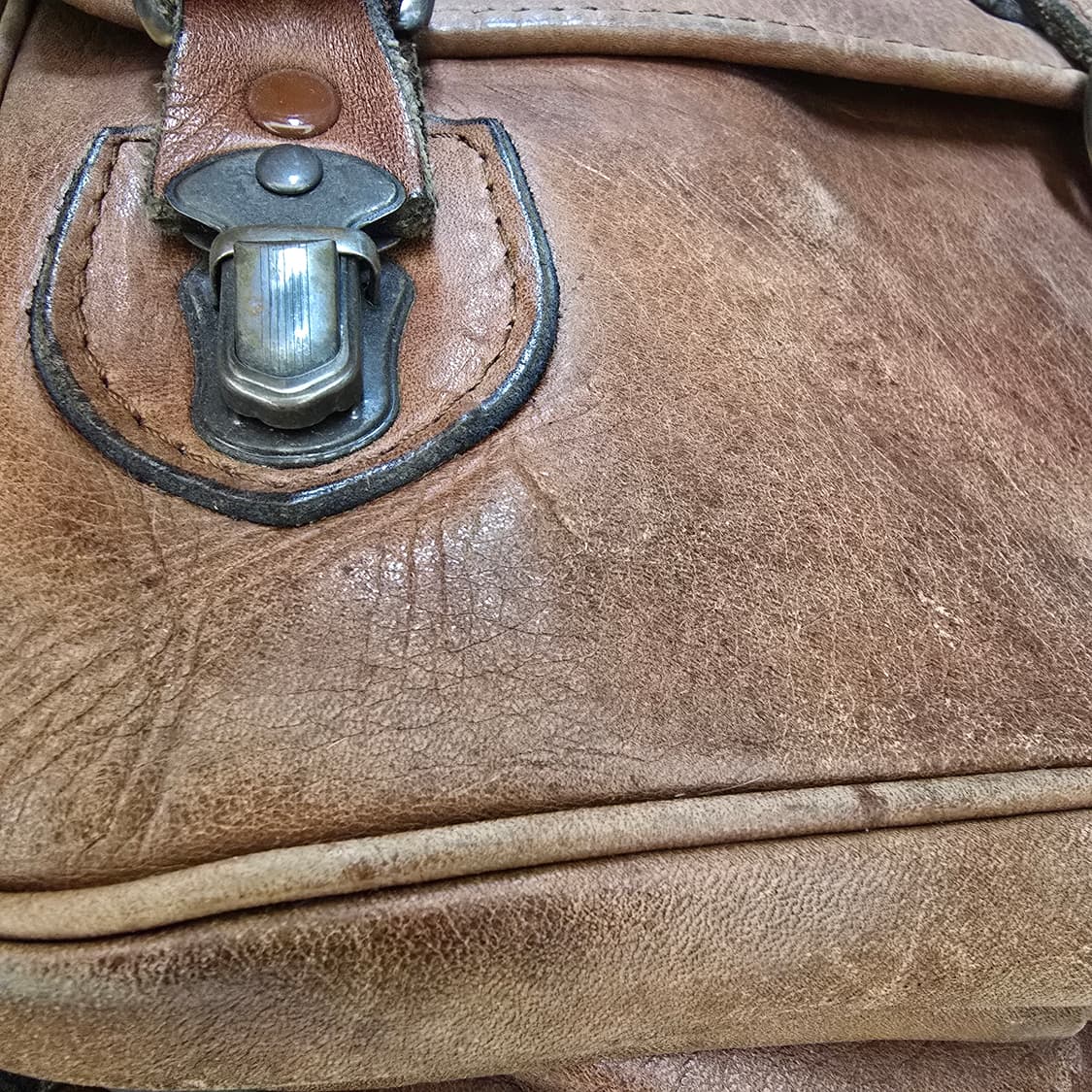 Made in Japan Vintage 카우레더 크로스백 상품이미지5