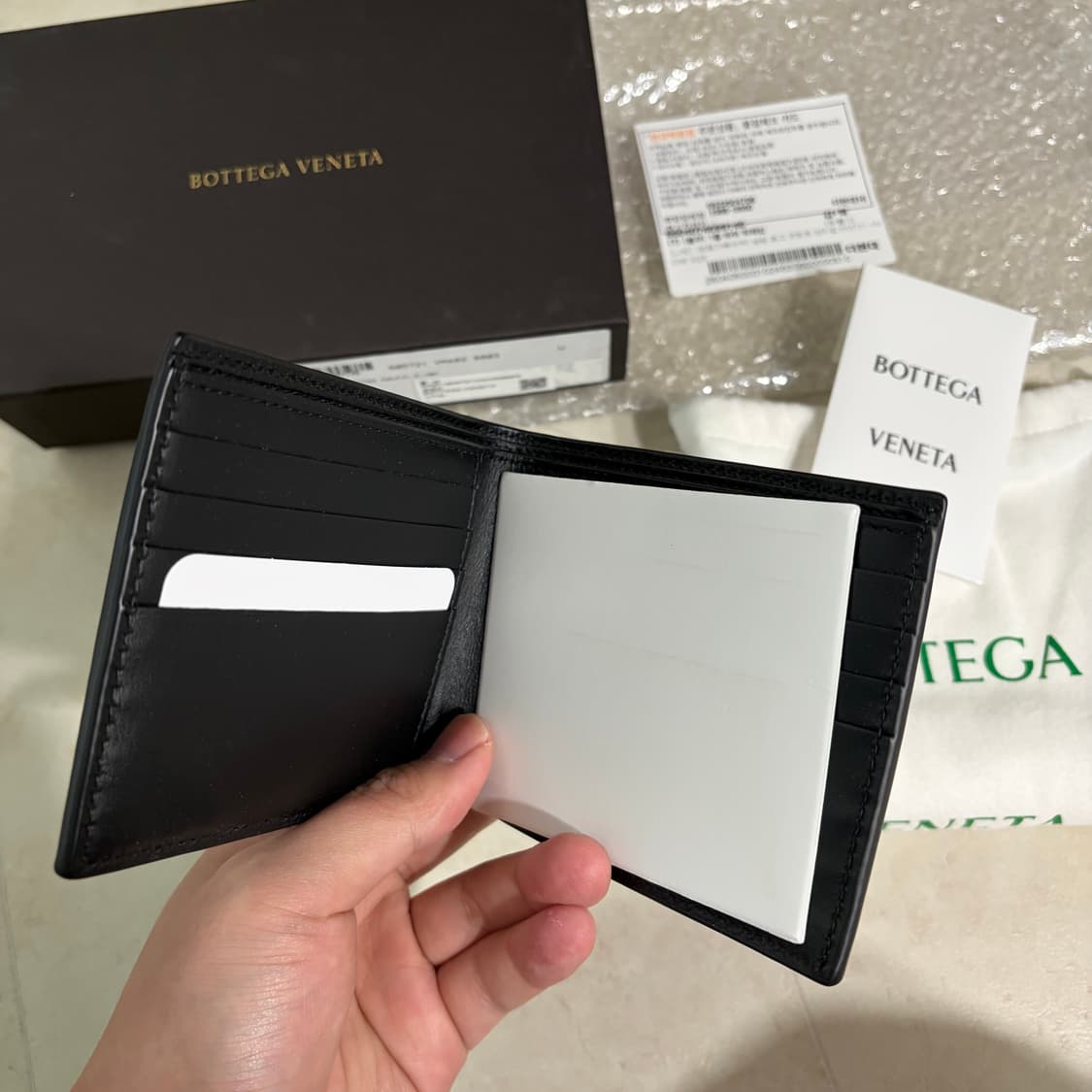 [새상품]보테가베네타 로고 반지갑 블랙 현대백화점 상품이미지2