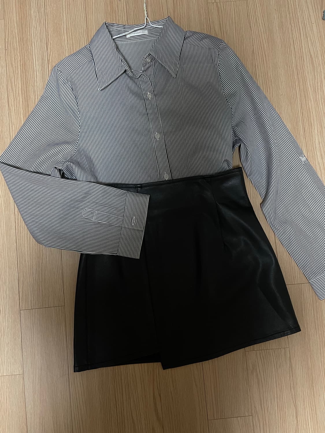 셔츠와 가죽치마 세트 상품이미지2
