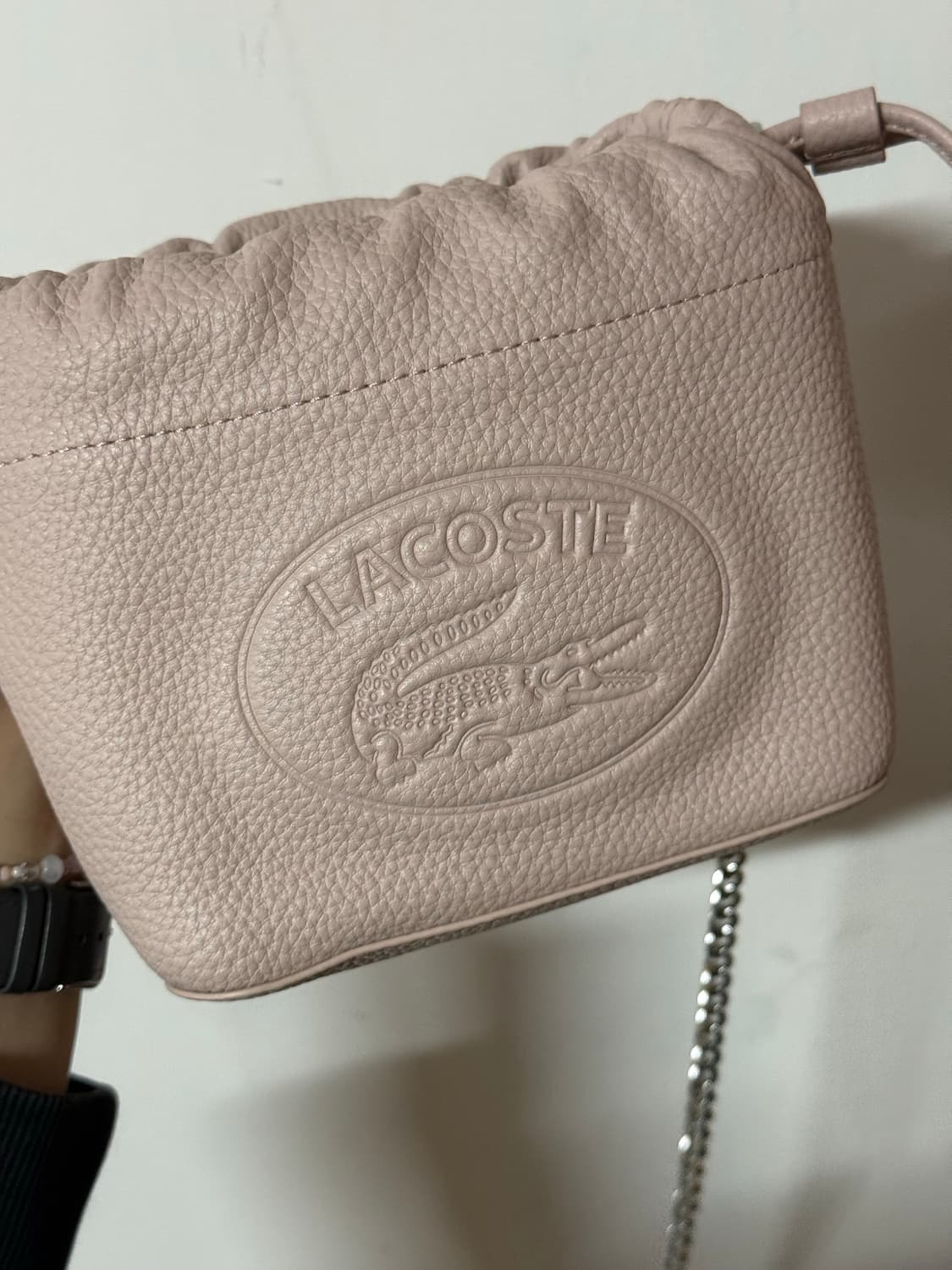 라코스테 딸기우유 엠보 로고 스트링 미니 체인백 상품이미지3