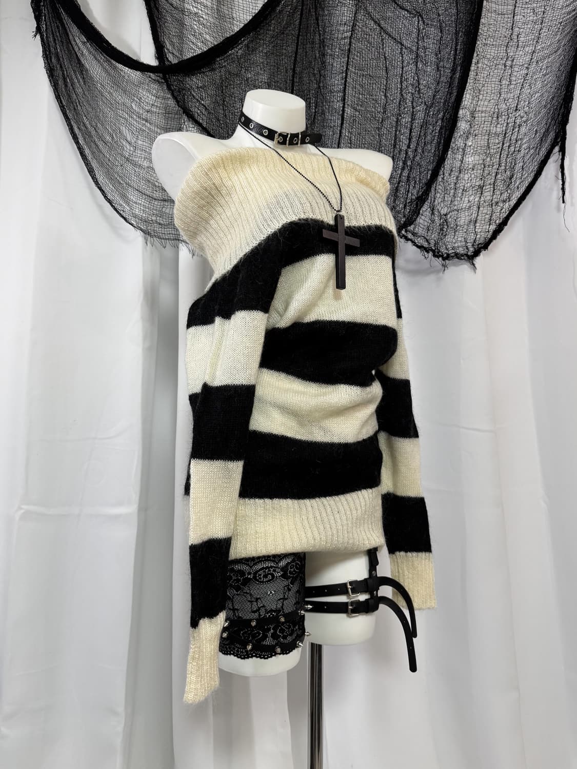 stripe off shoulder knit 상품이미지1