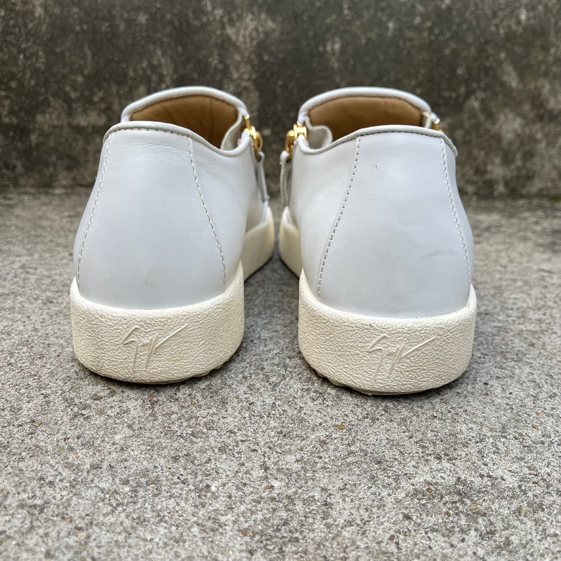 [40.5] Giuseppe Zanotti 지퍼 디테일 레더 슬립온 상품이미지7