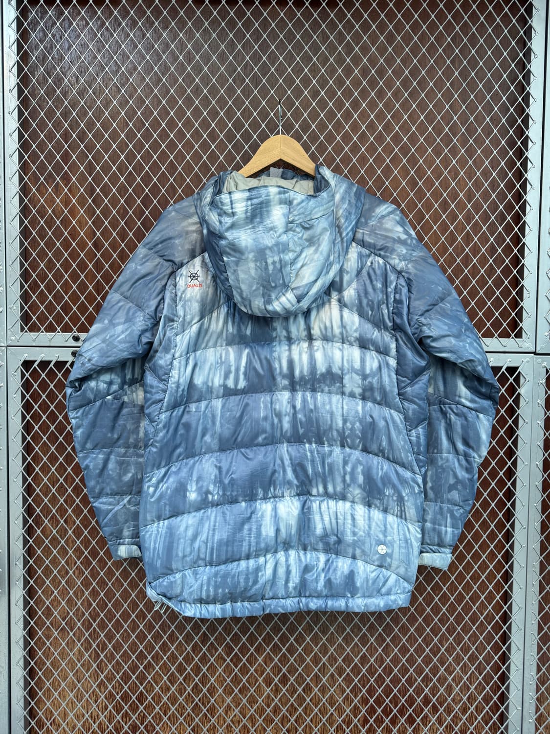 데상트 구스다운 타이다이 스톤 패턴 경량패딩 M 상품이미지6