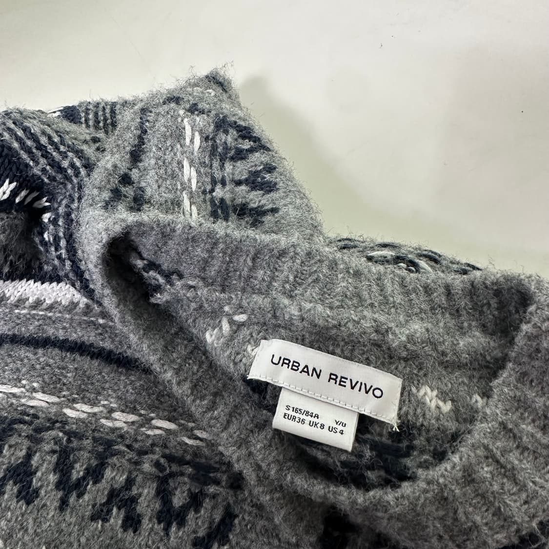 우먼S-M URBAN REVIVO 멀티패턴 그레이 U넥 크롭가디건 상품이미지3