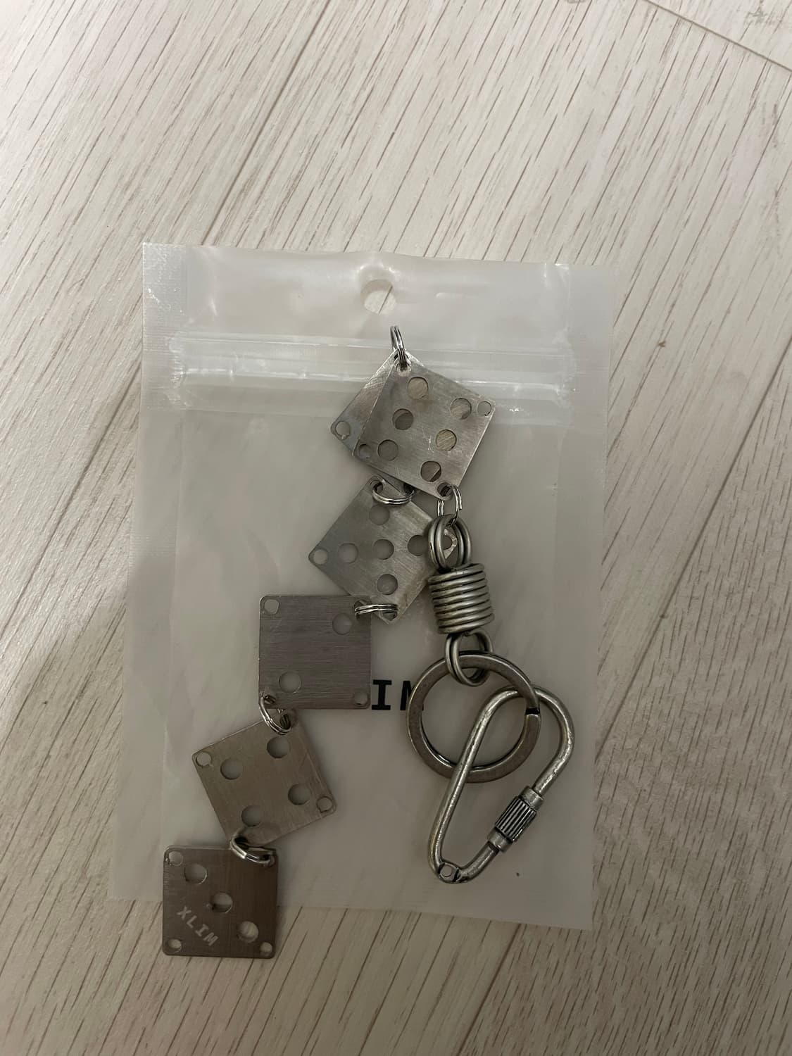 Xlim ep.07 시놉시스 키링 상품이미지1