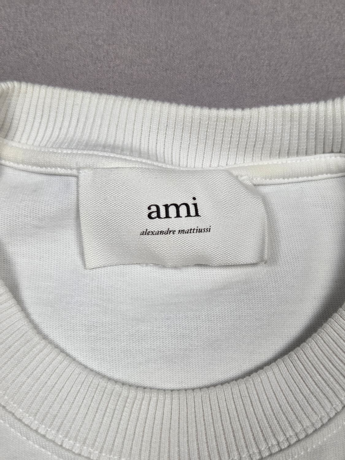 [아미] 파리 아미 드 쾨르 하트 로고 반팔 티셔츠 | S00104 상품이미지3