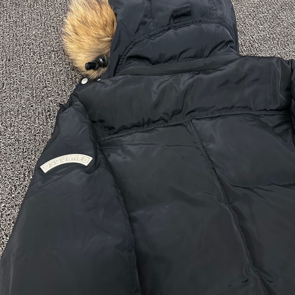 디스퀘어드 라쿤 털 숏 패딩 블랙 46사이즈 상품이미지8