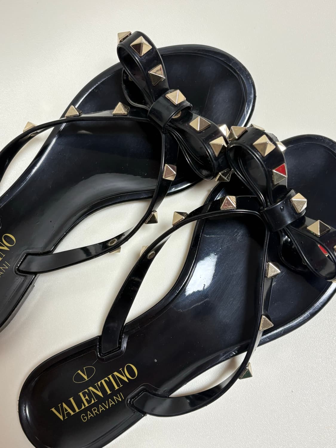 발렌티노 락스터드 리본 플립플랍 샌들 상품이미지3