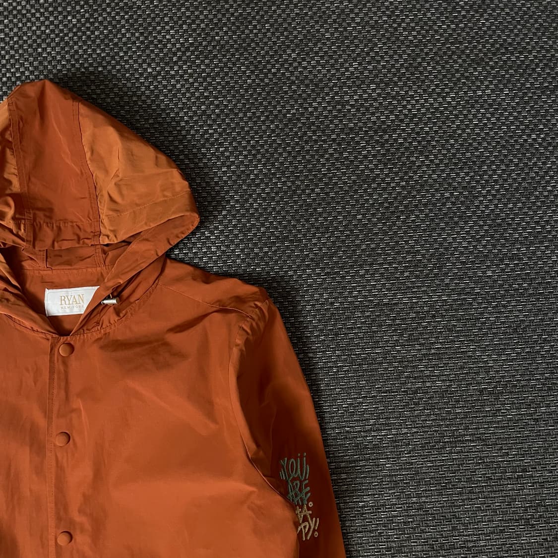 RYAN 오렌지브라운 하트 레터링 후드 나일론 자켓 상품이미지3