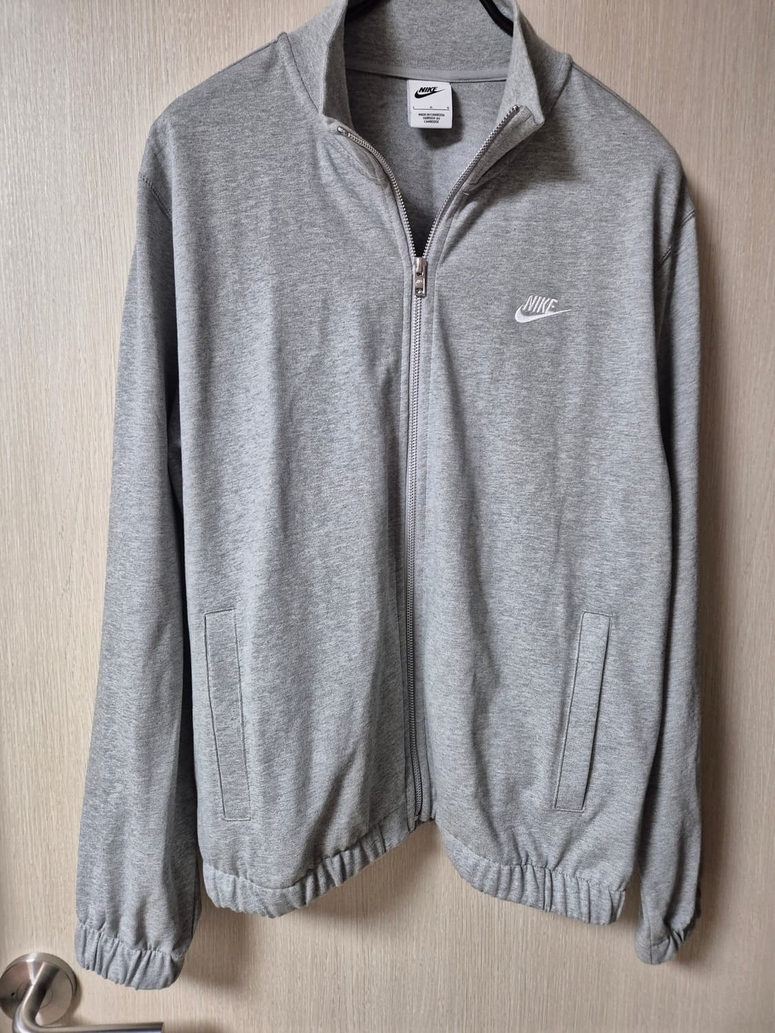 (24년) 나이키  집업  자켓 그레이 100 클럽니트자켓 상품이미지2