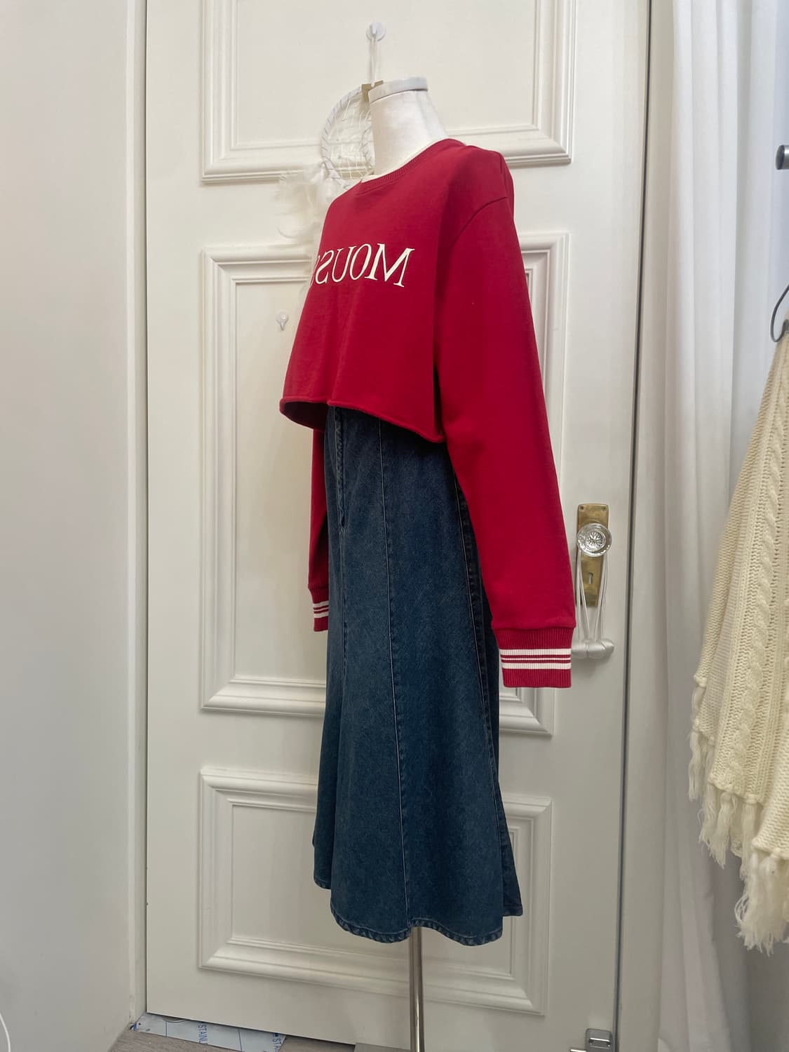 red lettering white printing crop sweats 상품이미지6