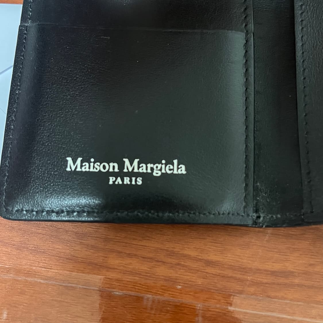 메종 마르지엘라 블랙 넘버 로고 바이폴드 카드 홀더 블랙 상품이미지4