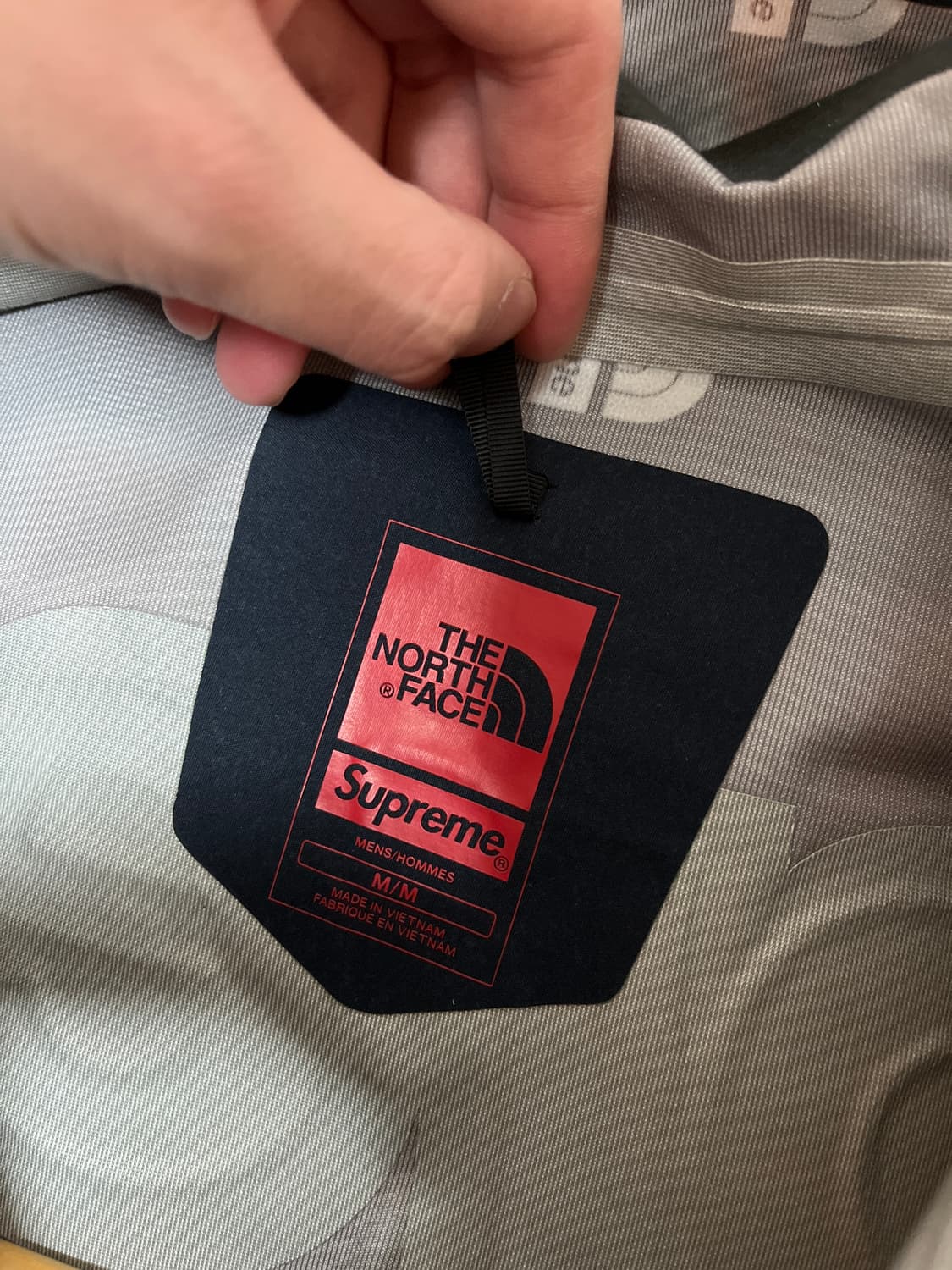 슈프림 x 노스페이스 테입드 심 쉘 자켓 타임스퀘어 - 22FW 상품이미지3